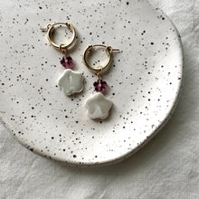 Load image into Gallery viewer, mother of pearl flower charms (hoops not included)