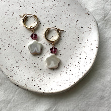 Load image into Gallery viewer, mother of pearl flower charms (hoops not included)