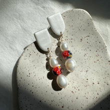 Load image into Gallery viewer, freshwater pearl drops (gold filled)